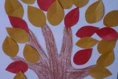 Коллективная творческая работа малышей «Осеннее дерево»